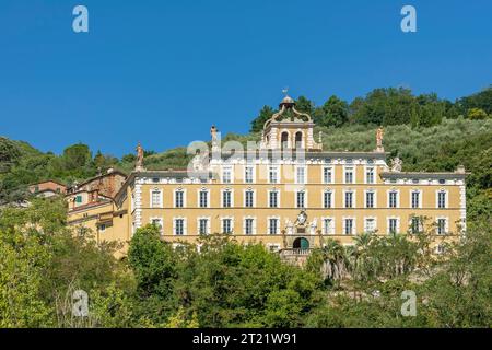 Vue panoramique de la partie supérieure de Collodi, Pistoia, Italie Banque D'Images