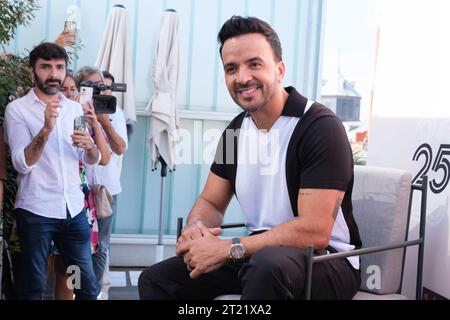 Le chanteur Luis Fonsi assiste à une présentation de sa nouvelle tournée de concerts à l'UMusic Hotel Teatro Albéniz le 07 septembre 2023 à Madrid, Espagne. Avec la participation des artistes : Luis Fonsi où : Madrid, Spain quand : 07 Sep 2023 crédit : Oscar Gonzalez/WENN Banque D'Images