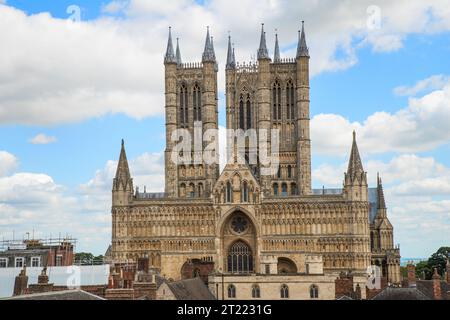 La façade ouest de la cathédrale de Lincoln, Lincoln, Lincolnshire, Angleterre Banque D'Images
