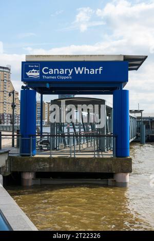 Quai Canary Wharf pour bateaux de transport public, Londres Banque D'Images