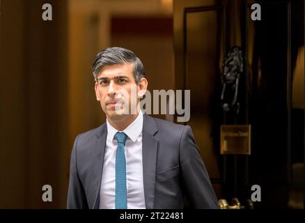 Londres, Royaume-Uni. 16 octobre 2023. Le Premier ministre Rishi Sunak quitte le 10 Downing Street pour la Chambre des communes afin de faire une déclaration sur le conflit en Israël et dans la bande de Gaza. Londres, Royaume-Uni. 16 octobre 2023. Crédit : Phil Robinson/Alamy Live News Banque D'Images