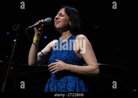 Georgia Mancio chante en live avec Georgia Mancino Quartet, Scarborough Jazz Festival 2023 Banque D'Images