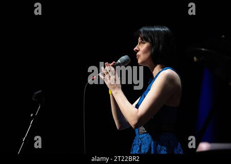 Georgia Mancio chante en live avec Georgia Mancino Quartet, Scarborough Jazz Festival 2023 Banque D'Images