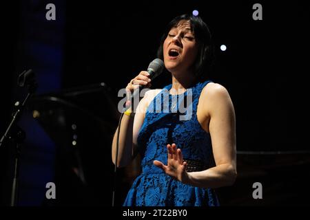 Georgia Mancio chante en live avec Georgia Mancino Quartet, Scarborough Jazz Festival 2023 Banque D'Images