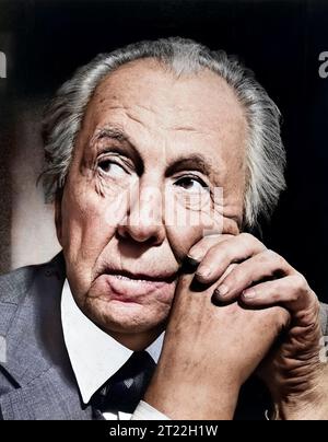 Frank Lloyd Wright (1867-1959), architecte, designer, écrivain et éducateur américain, portrait de la tête et des épaules regardant à droite, Al Ravenna, New York World-Telegram et The Sun Newspaper Photograph Collection, 1954 Banque D'Images