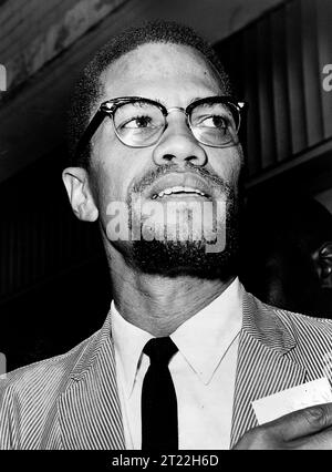 Malcolm X (1925-1965), ministre musulman américain et militant des droits de l'homme, portrait de tête et d'épaule, palais de justice du comté de Queens, Queens, New York City, New York, États-Unis, Herman Hiller, New York World-Telegram et The Sun Newspaper Photograph Collection, 1964 Banque D'Images