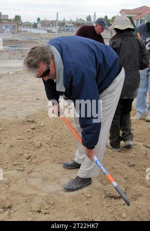 Construction de terriers artificiels à hibou en milieu urbain pour protéger la hibou des terriers de l'Ouest. Sujets : espèces préoccupantes ; fragmentation des habitats ; conservation des habitats ; milieux urbains ; déserts; oiseaux ; gestion de la faune. Localisation : Nevada. Banque D'Images