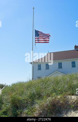 Oversand permit Station sur la dune de la plage de Race point. Construit en 1888 pour le service de sauvetage en tant qu'écurie pour les sauvetages d'épaves côtières. Banque D'Images