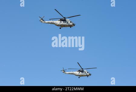 Seongnam, Corée du Sud. 16 octobre 2023. L'hélicoptère utilitaire marin sud-coréen (MUH-1) organise une démonstration aérienne lors d'une Journée des médias pour l'exposition internationale de l'aérospatiale et de la défense de Séoul (ADEX) 2023 qui s'est tenue à la base aérienne de Séoul à Seongnam, au sud de Séoul. Les organisateurs ont annoncé que l’exposition internationale de l’aérospatiale et de la défense de Séoul (ADEX) 2023 ouvrira ses portes à la base aérienne de Séoul à Seongnam du 17 au 22 octobre, et que 550 entreprises de 35 pays y participeront. Crédit : SOPA Images Limited/Alamy Live News Banque D'Images