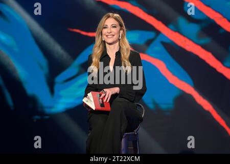 Rome, Italie. 12 octobre 2023. Francesca Fagnani assiste au quatrième épisode de l'émission Rai tv Belve aux studios Fabrizio Frizzi. Crédit : SOPA Images Limited/Alamy Live News Banque D'Images