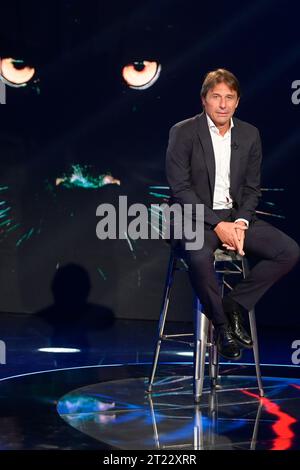 Rome, Italie. 12 octobre 2023. Antonio Conte assiste au quatrième épisode de l'émission Rai tv Belve aux studios Fabrizio Frizzi. (Photo Mario Cartelli/SOPA Images/Sipa USA) crédit : SIPA USA/Alamy Live News Banque D'Images