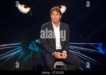 Rome, Italie. 12 octobre 2023. Antonio Conte assiste au quatrième épisode de l'émission Rai tv Belve aux studios Fabrizio Frizzi. (Photo Mario Cartelli/SOPA Images/Sipa USA) crédit : SIPA USA/Alamy Live News Banque D'Images
