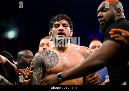 Manchester, Royaume-Uni. Dillon Danis tente une attaque de grappin sur Logan Paul lors de l'événement de boxe Prime Card à Manchester Arena. Paul a gagné par disqualification. Crédit : Benjamin Wareing / Alamy Live News Banque D'Images