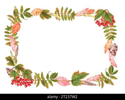 Cadre horizontal avec des feuilles d'automne et bouquet de baies de viburnum mûres, baies de rowan. Guelder rose, Sorbus aucuparia, frêne de montagne, faisceau rapide. Banque D'Images