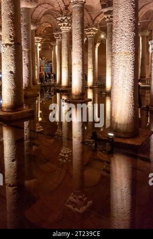 Istanbul, Turquie, la Citerne Basilique, ou Basilique Cisterna est la plus grande citerne antique qui se trouve sous la ville d'Istanbu Banque D'Images