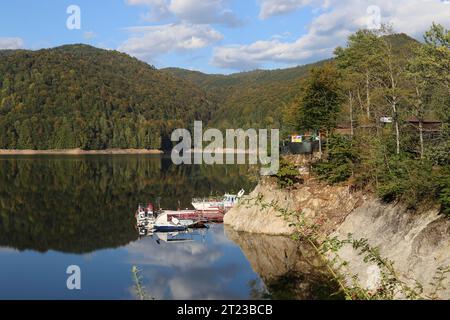 Lac Vidraru, autoroute de Transfăgărăşan, comté de Argeș, montagnes de Făgărăş, Carpates du Sud, Transylvanie, Roumanie, Europe Banque D'Images