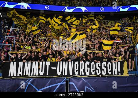 Paris, France. 19 septembre 2023. Supporters du Borussia Dortmund lors du match de football UEFA Champions League, Groupe F entre le Paris Saint Germain et le Borussia Dortmund le 19 septembre 2023 au Parc des Princes à Paris, France - photo Matthieu Mirville/DPPI crédit : DPPI Media/Alamy Live News Banque D'Images