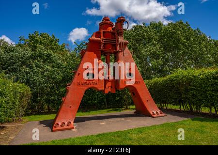 Le marteau Nasmyth dans le parking de la station-service Welcome Break sur la M54 Telford Banque D'Images