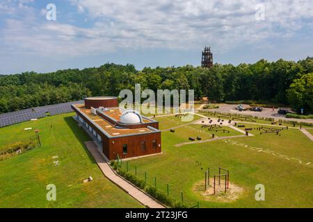 Vue aérienne de l'observatoire du parc étoilé Zselic et de la tour d'observation dans le comté de Baranya, Hongrie. Banque D'Images