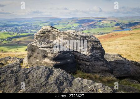 Rocher de Gritstone sur pennine Way près de Blackstone Edge au-dessus de littleborough dans les South Pennines Banque D'Images