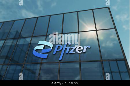 New York, New York, 15 octobre 2023 : concept de bâtiment en verre du siège social de Pfizer incorporation. Logo symbole de la société pharmaceutique biomédicale sur le devant Banque D'Images