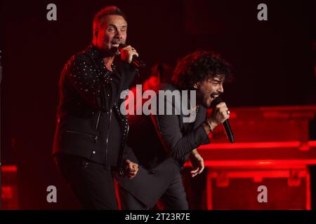 Concert de musique de chanteur italien - Francesco Renga e Nek - 2023 chanteurs italiens Francesco Renga et Filippo Nek Neviani lors de leur spectacle dans les théâtres de l'Euroauditorium, Bologne, Italie, le 16 octobre 2023 - photo : Michele Nucci Bologne Teatro Euroauditorium Italie Copyright : xMichelexNuccix/xLiveMediax LPM 1089899 crédit : Imago/Alamy Live News Banque D'Images