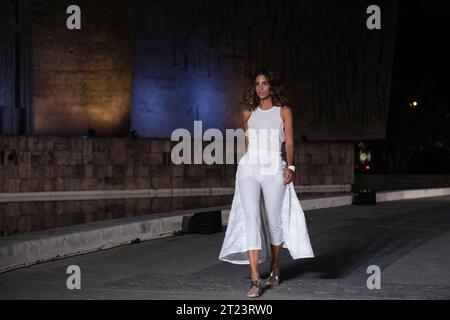 Défilés avec le design Maison Mesa lors de la Mercedes Benz Fashion week Madrid sur la Plaza de Colon de Madrid. 12 de septembre de 2023 Espagne avec : modèle où : Madrid, Espagne quand : 12 Sep 2023 crédit : Oscar Gonzalez/WENN Banque D'Images