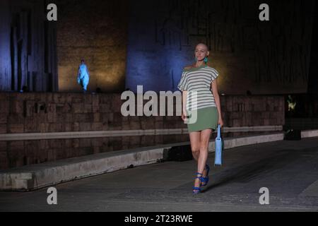 Défilés avec le design Maison Mesa lors de la Mercedes Benz Fashion week Madrid sur la Plaza de Colon de Madrid. 12 de septembre de 2023 Espagne avec : modèle où : Madrid, Espagne quand : 12 Sep 2023 crédit : Oscar Gonzalez/WENN Banque D'Images