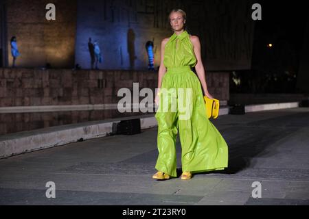 Défilés avec le design Maison Mesa lors de la Mercedes Benz Fashion week Madrid sur la Plaza de Colon de Madrid. 12 de septembre de 2023 Espagne avec : modèle où : Madrid, Espagne quand : 12 Sep 2023 crédit : Oscar Gonzalez/WENN Banque D'Images