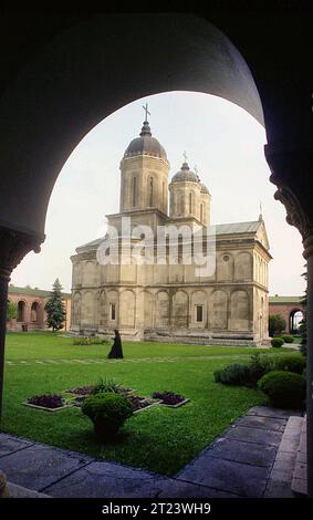 Comté de Dâmbovița, Roumanie, 1991. Vue extérieure de St. Église Nicolas au monastère de Dealu, monument historique du 15e siècle. Banque D'Images