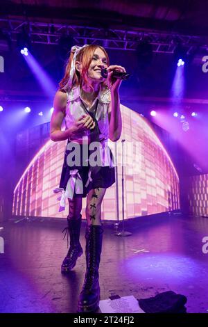 Seattle, États-Unis. 15 octobre 2023. Mandy Lee de MisterWives au Showbox SODO le 15 octobre 2023, à Seattle, Washington (photo de Daniel DeSlover/Sipa USA) crédit : SIPA USA/Alamy Live News Banque D'Images