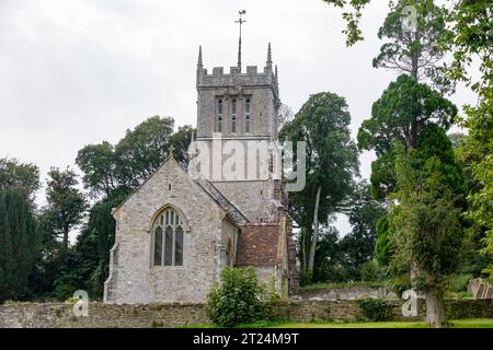 St Andrew's Church une église anglicane du 15e siècle dans le parc du château de Lulworth, Dorset, Angleterre, Royaume-Uni Banque D'Images