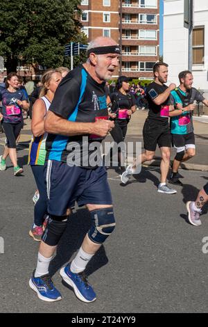 Great South Run, 15 octobre 2023, Portsmouth, Hampshire, Angleterre, ROYAUME-UNI. Des milliers de concurrents ont couru dans la course de 10 miles à partir de Southsea. Banque D'Images