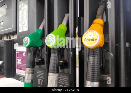 Lamorlaye, France - 15 octobre 2022 : fermeture des pompes à essence en raison de la pénurie de carburant liée à la grève des raffineries de pétrole. Banque D'Images