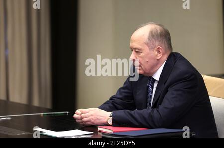 Novo-Ogaryovo, Russie. 16 octobre 2023. Alexander Bortnikov, directeur du Service fédéral de sécurité russe, avant une réunion en face à face présidée par le président Vladimir Poutine à la résidence présidentielle de Novo-Ogaryovo, le 16 octobre 2023, à l'extérieur de Moscou, en Russie. Crédit : Gavriil Grigorov/Kremlin Pool/Alamy Live News Banque D'Images