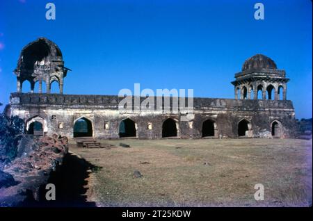 Mandu a une histoire à damier, mais c'est l'histoire d'amour tragique de Baz Bahadur et de son épouse Rani Rupmati qui vit encore dans les lores folkloriques et les chansons de la région de Malwa. Banque D'Images