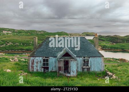 Il y a beaucoup de crofts abandonnés et de lieux perdus dans l'île de Scalpay Banque D'Images