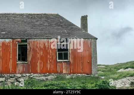 Il y a beaucoup de crofts abandonnés et de lieux perdus dans l'île de Scalpay Banque D'Images