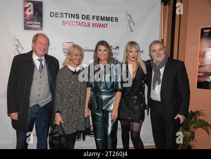 'Destin de femmes' par Valérie Perez Ennouchi - la pièce de théâtre mise en scène par Jérémie Lippman, au théâtre du rond-point des champs, Paris . Banque D'Images