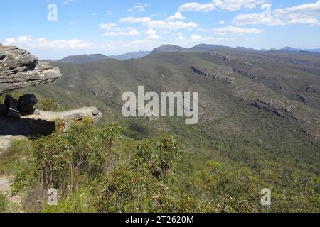 Les formations de roche connue sous le nom de balcons au Reed Lookout dans la région des Grampians de Victoria, Australie Banque D'Images