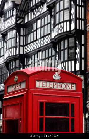 Cabine téléphonique rouge à Chester Banque D'Images