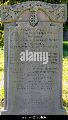 Tombe du sergent Edward Fletcher, soldat de la première Guerre mondiale, Colerne, Wiltshire, Angleterre, Royaume-Uni. Mort en 1918 l'un des vieux contempibles Banque D'Images