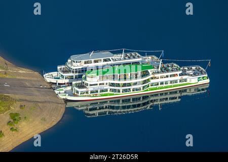 Luftbild, BiggeTalsperre Biggesee, Ausflugsschiffe mit Spiegelung im See, Rhode, Olpe, Sauerland, Rhode-Westphalie, Deutschland ACHTUNGxMINDESTHONORARx60xEURO *** vue aérienne, BiggeTalsperre Biggesee, bateaux d'excursion avec réflexion dans le lac, Rhode, Olpe, Sauerland, Rhénanie du Nord Westphalie, Allemagne ATTENTIONxMINESTHONORARx60xEURO Banque D'Images