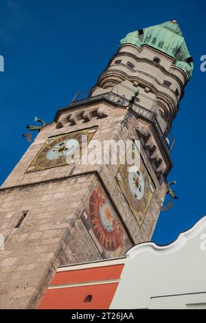 Autriche, Tyrol, Innsbruck, Altstadt, Stadtturm ou Tour de la ville construite entre 1442 et 1450 comme point d'observation pour les sentinelles et qui faisait partie de l'Hôtel de ville. Banque D'Images