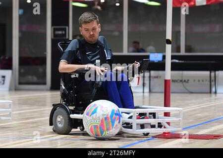 Sydney, Australie. 17 octobre 2023. Christopher Gordon de l'équipe d'Angleterre de football Powerchair vu en action lors du match de la coupe du monde de football de Powerchair FIPFA 2023 entre la France et l'Angleterre à Quaycentre. Score final ; France 2:0 Angleterre. (Photo Luis Veniegra/SOPA Images/Sipa USA) crédit : SIPA USA/Alamy Live News Banque D'Images