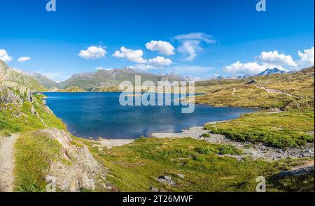 Totensee est un réservoir dans le canton du Valais sur le col Grimsel à la frontière avec le canton de Berne en Suisse Banque D'Images