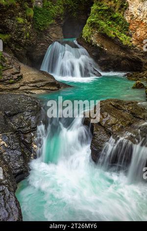 Cascade Reichenbach. Les chutes de Reichenbach sont une cascade de sept marches sur la rivière Rychenbach dans l'Oberland bernois en Suisse Banque D'Images