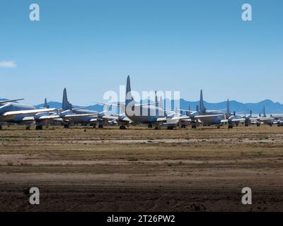 Les Squardons de Lockheed P-3 Orions sont entreposés au 309th Aerospace Maintenance and Regeneration Group Facility à Tucson, Arizona. Banque D'Images