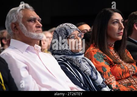 Aberdeen, Écosse, Royaume-Uni. 17 octobre 2023. Discours de clôture du Premier ministre Humza Yousaf lors de la dernière journée de la 89e conférence annuelle du SNP à P&J Live Arena à Aberdeen . Iain Masterton/Alamy Live News Banque D'Images