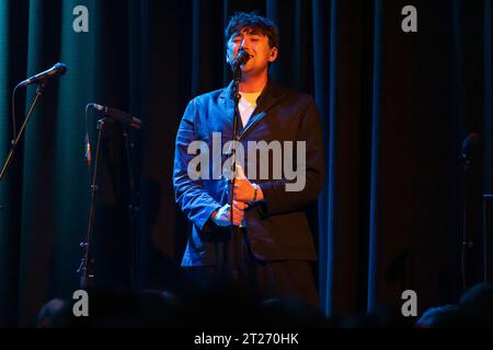 Oslo, Norvège. 16 octobre 2023. Le groupe de rock indie anglais Black Country, New Road donne un concert live au Cosmopolite à Oslo. Ici, le chanteur et musicien Lewis Evans est vu en direct sur scène. (Crédit photo : Gonzales photo - Stian S. Moller). Banque D'Images